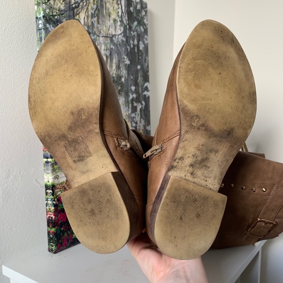 Boots - Picture 8 of 9